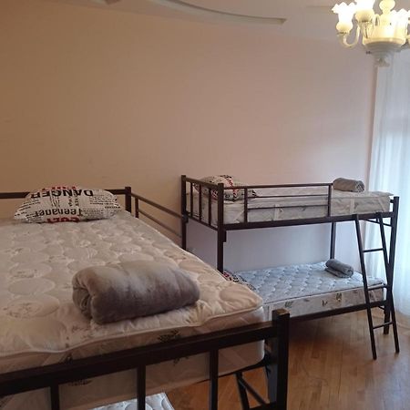 Sun City Hostel Jerevan Buitenkant foto