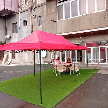 Sun City Hostel Jerevan Buitenkant foto