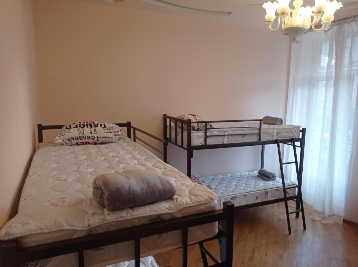 Sun City Hostel Jerevan Buitenkant foto