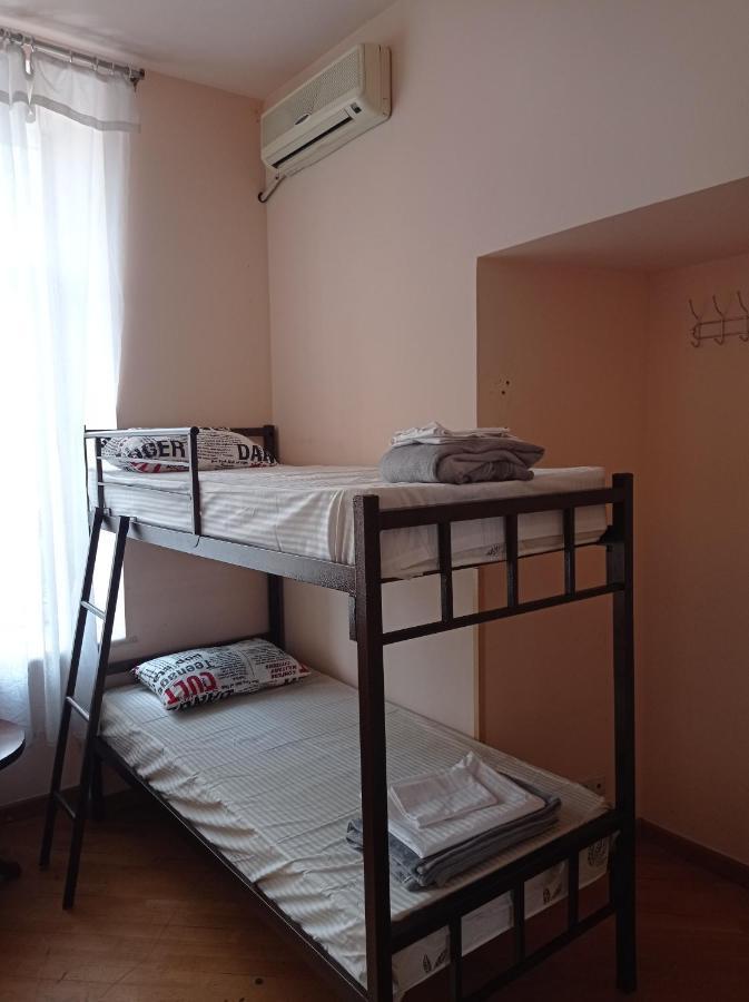 Sun City Hostel Jerevan Buitenkant foto