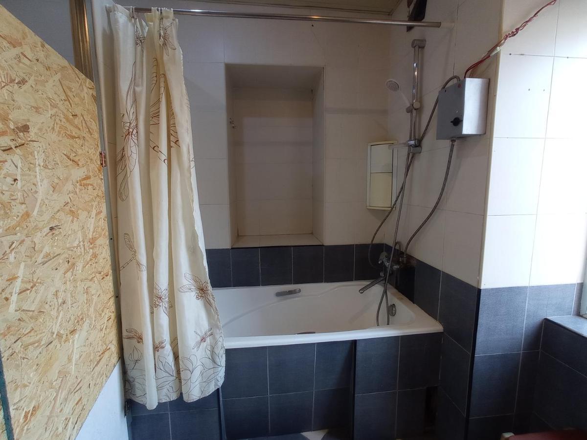 Sun City Hostel Jerevan Buitenkant foto
