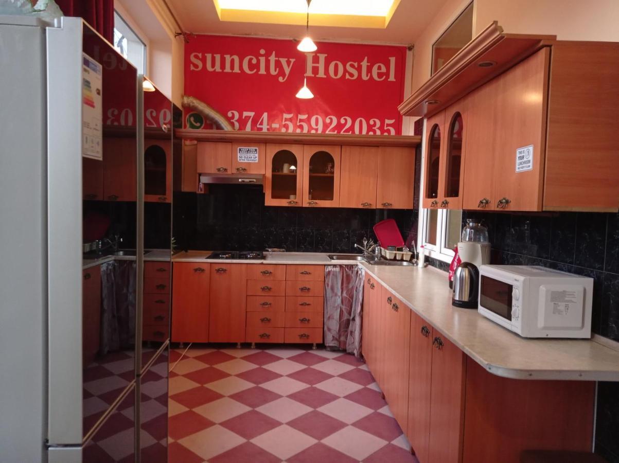 Sun City Hostel Jerevan Buitenkant foto