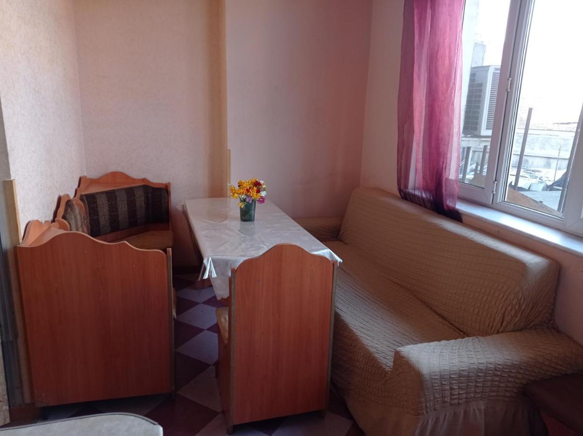 Sun City Hostel Jerevan Buitenkant foto