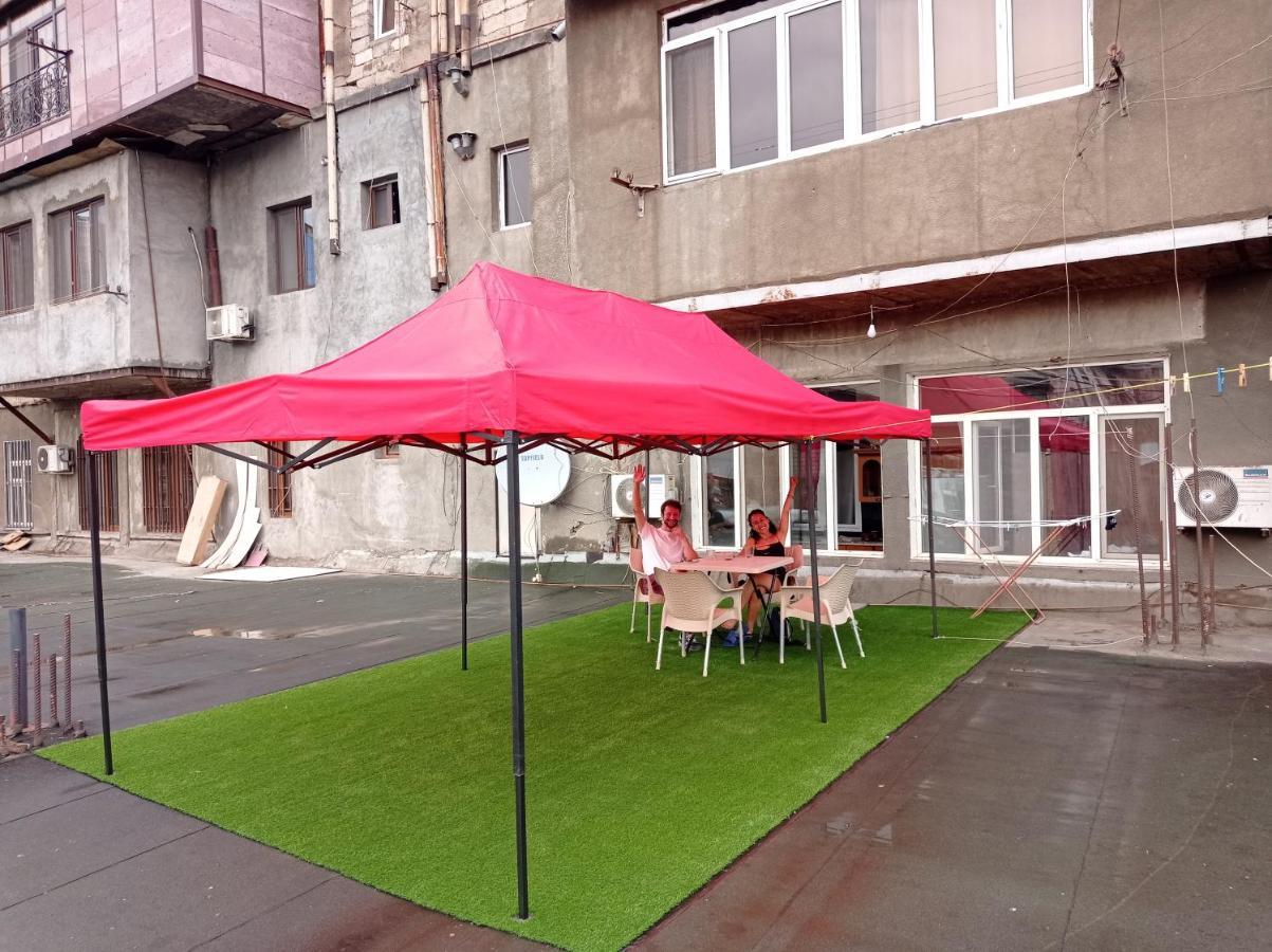 Sun City Hostel Jerevan Buitenkant foto
